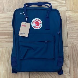 I’m selling three bags. Colors: Royal green, Royal amber, Royal Blue. 3 bags